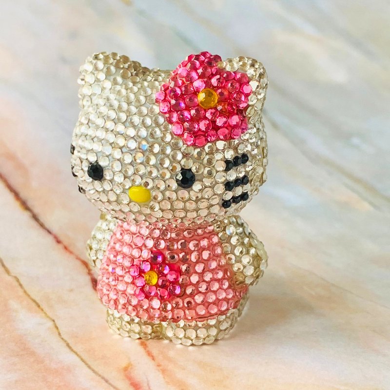 日本 水晶公仔 粉色經典Hello Kitty 手工黏 收藏古董 施華洛世奇 - 擺飾/家飾品 - 水晶 粉紅色