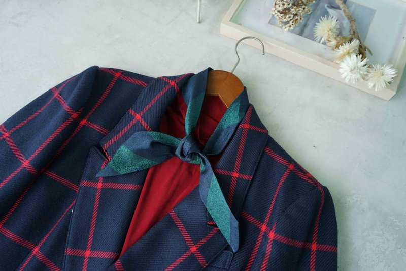 Upcycled Vintage Tie Hand-Tied Scarf - Academic Green - Scarf and Headband Set - หูกระต่าย/ผ้าพันคอผู้ชาย - ผ้าไหม สีเขียว