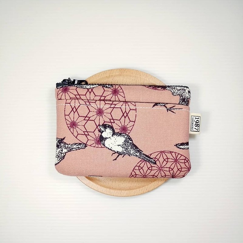 [Bird Rain Floral] Coin Purse Clutch Carrying Zipper Bag Christmas Exchange Gift - กระเป๋าคลัทช์ - ผ้าฝ้าย/ผ้าลินิน สึชมพู