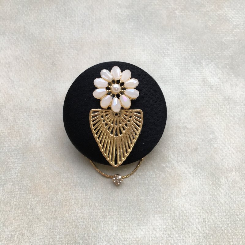 Vintage series | The Light Of Love Pin/Brooch - เข็มกลัด - โลหะ สีดำ