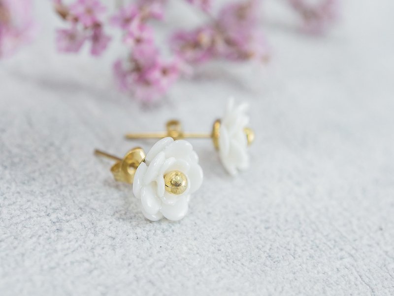 Plum ~ white porcelain flower tension back earrings ~ size Mini - 耳環/耳夾 - 陶 白色