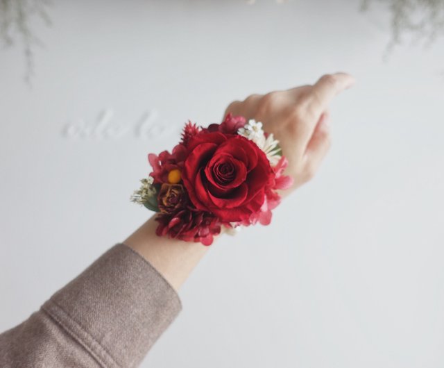 花へのオード お祭りの赤い不滅のあじさいドライフラワーカスタムメイドの手首の花 ショップ Odetoaflower ドライフラワー ブーケ Pinkoi