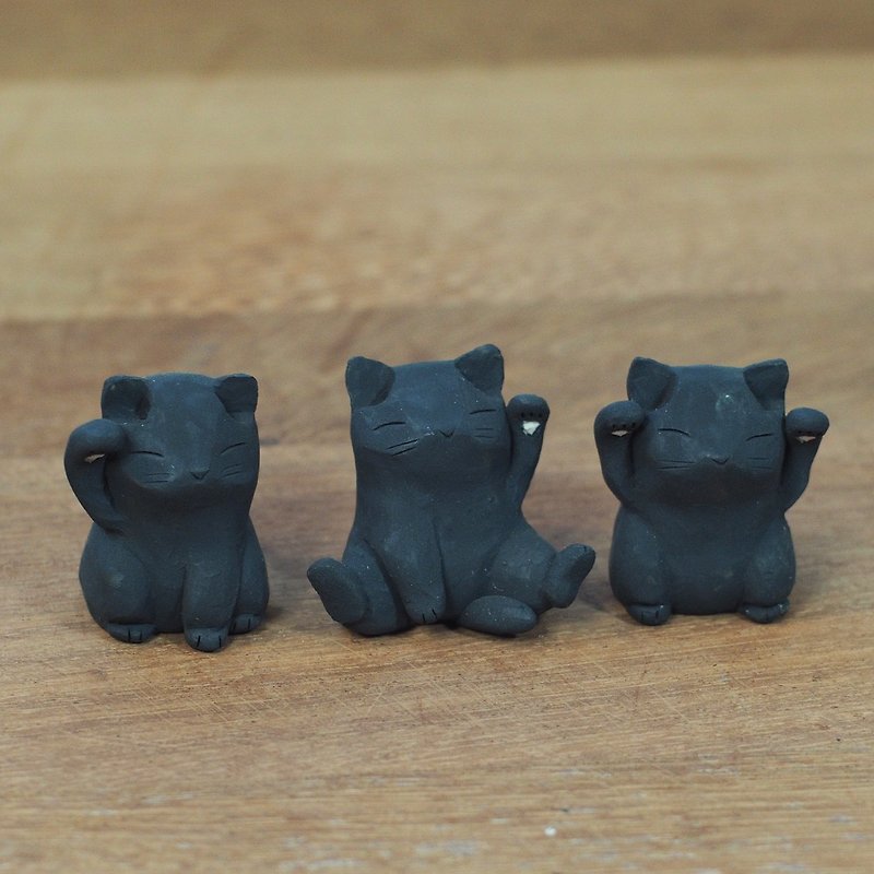 Black Ceramic Maneki Neko beckoning cat - 裝飾/擺設  - 陶 黑色