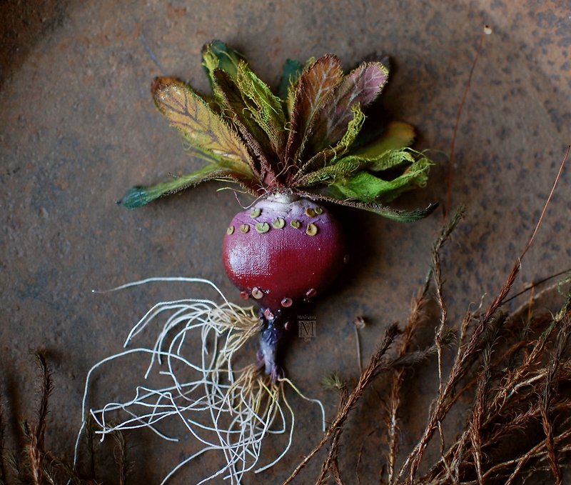 Textile brooch beetroot, textile vegetable, handmade brooch - Brooches - Other Materials 