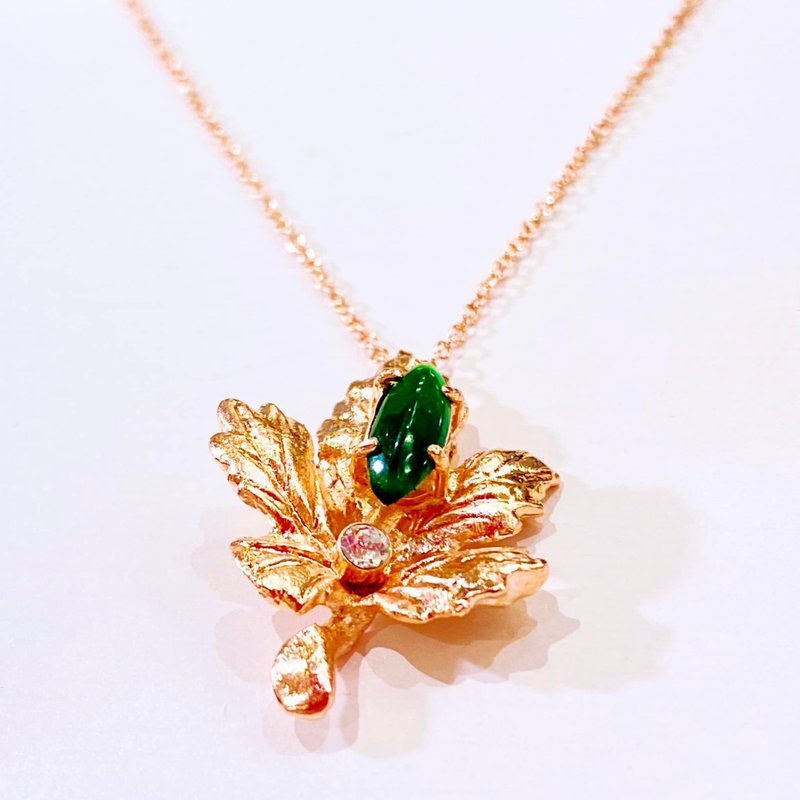 Jade Grape Leaf Necklace - สร้อยคอ - โลหะ สีทอง