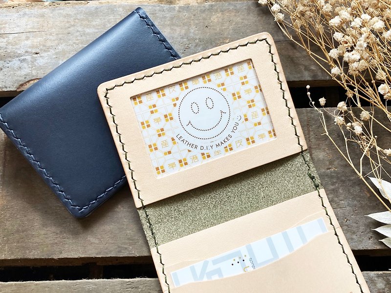 Color Matching Fold in Half 3 Card Positions 1 Photo Card Holder Good Sew Leather Material Bag Card Holder Vegetable Tanned DIY - เครื่องหนัง - หนังแท้ สีเขียว