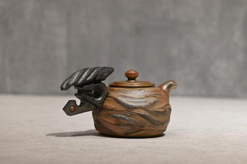 | 280cc | 柴燒造型正把壺 柴燒壺 茶壺 手作壺【臻麟陶藝】 - 茶壺/茶杯/茶具 - 陶 