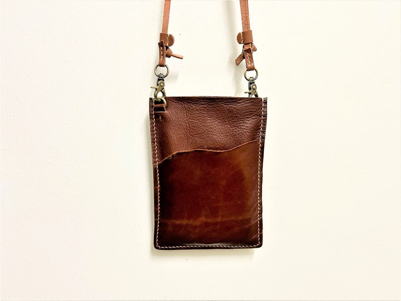 Small Crossbody Leather Simple Bag // Phone Bag // Leather Bag // Casual Bag - กระเป๋าแมสเซนเจอร์ - หนังแท้ 