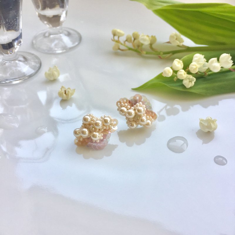 Pearl flower earrings lavender - Earrings & Clip-ons - Other Materials Purple