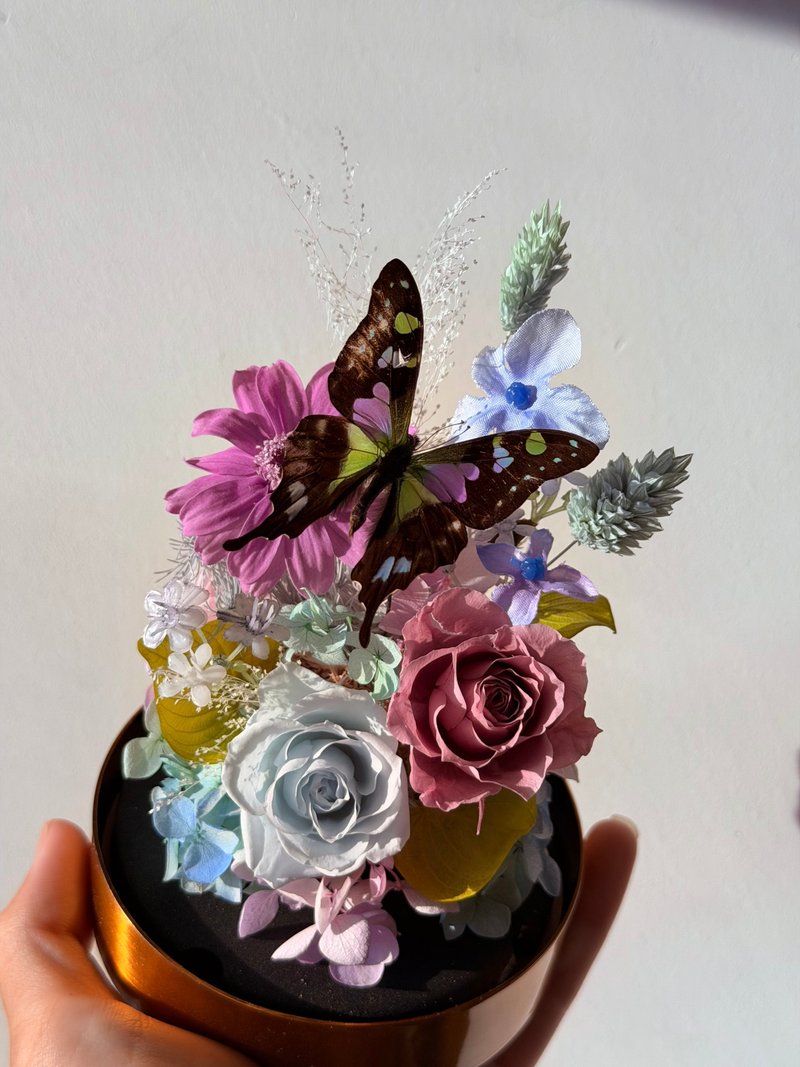 春庭エターナルローズ 三色アゲハのフラワーボックス - 退職祝い／バレンタイン／婚約／記念日／新築祝い／誕生日 - ドライフラワー・ブーケ - 寄せ植え・花 パープル