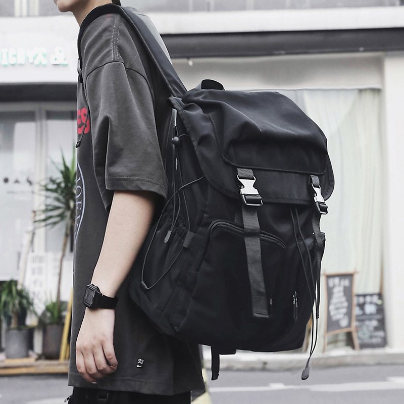 Minimal design travel | laptop backpack | Daily use - กระเป๋าเป้สะพายหลัง - วัสดุกันนำ้ สีดำ