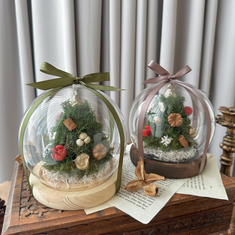 Everlasting cedar small Christmas tree ball cup night light - ช่อดอกไม้แห้ง - พืช/ดอกไม้ สีเขียว