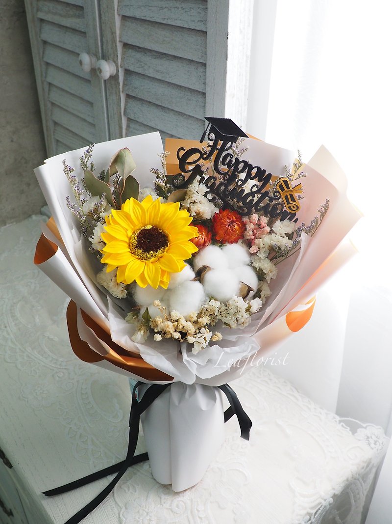 Leaflorist Graduation Bouquet - Dried Flowers & Bouquets - Plants & Flowers White