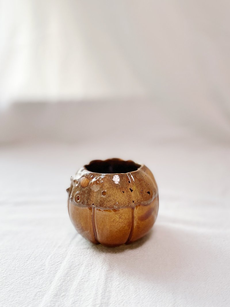 Ceramic handmade | Pumpkin-Shaped Mug (Chocolate Crispy Beige Color) - แก้ว - ดินเผา สีนำ้ตาล