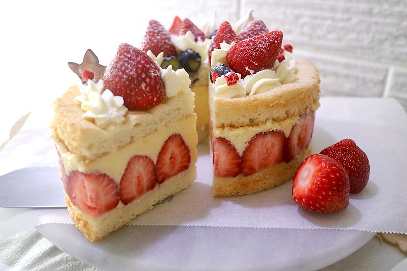 Strawberry Fisher Fisher French Lotus Cake - เค้กและของหวาน - อาหารสด 