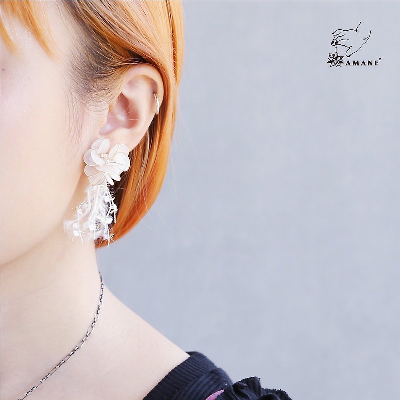 Kingiyo Hanabi - Hand Made Tassel Earrings (Golden White) - Earrings & Clip-ons - Other Materials Gold