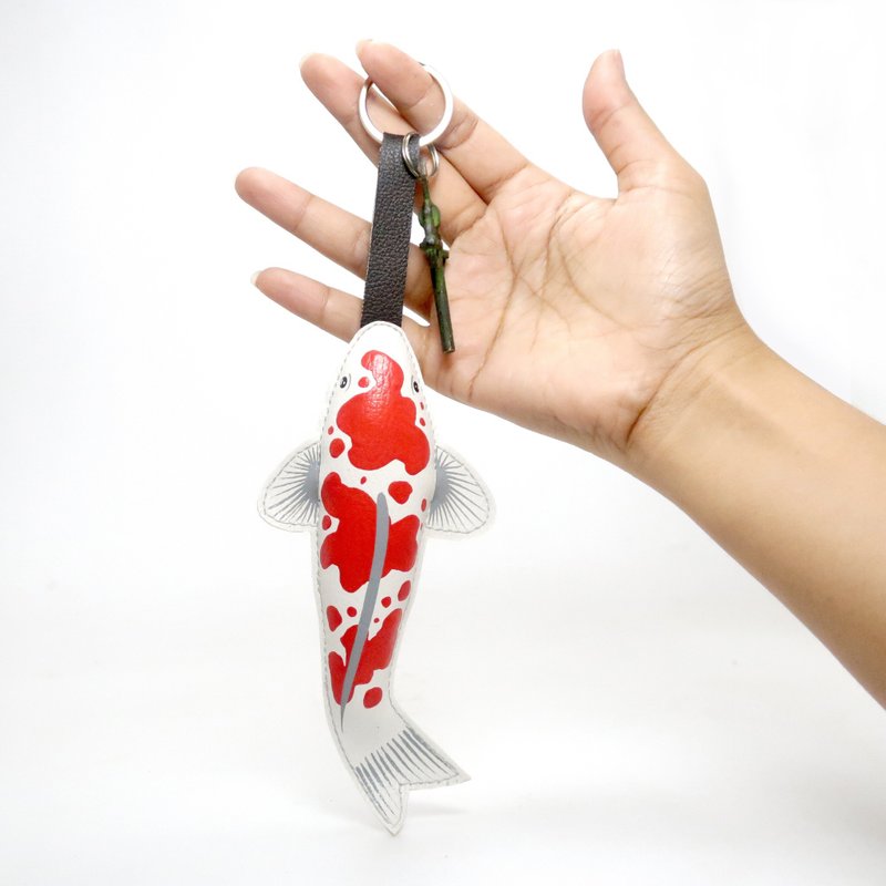 【雙11折扣】Koi Fish keychain, gift for animal lovers add charm to your bag. - Charms - Faux Leather White