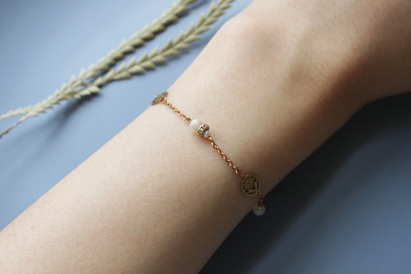 Lace Shell white - bracelet - สร้อยข้อมือ - ทองแดงทองเหลือง ขาว