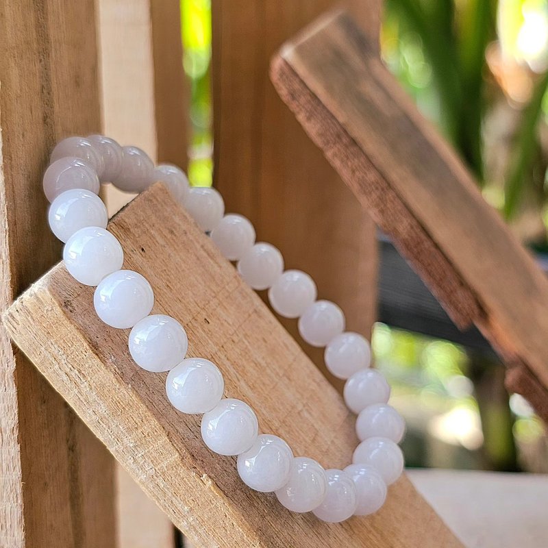 White Jade Bracelet Soft in Color Fine Texture Round Natural Type A 8.2-8.5 MM - 手鍊/手環 - 玉石 白色