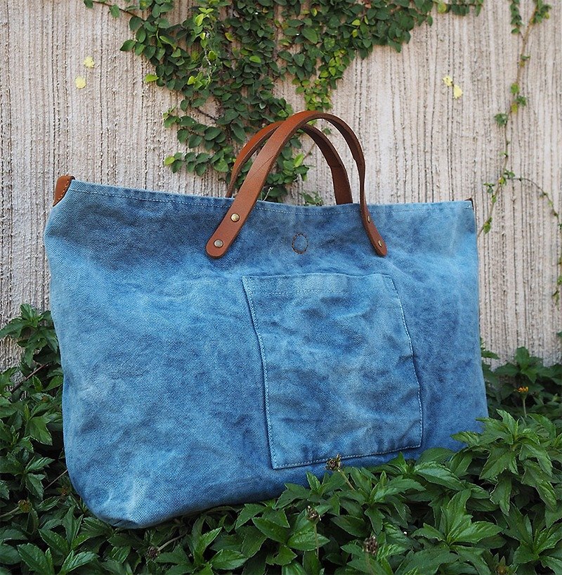 กระเป๋าผ้าแคนวาสย้อมครามธรรมชาติ L - กระเป๋าถือ - ผ้าฝ้าย/ผ้าลินิน สีน้ำเงิน