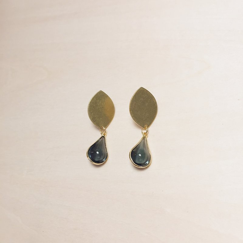 復古黃銅葉片金邊黑水滴耳環 - 耳環/耳夾 - 銅/黃銅 黑色