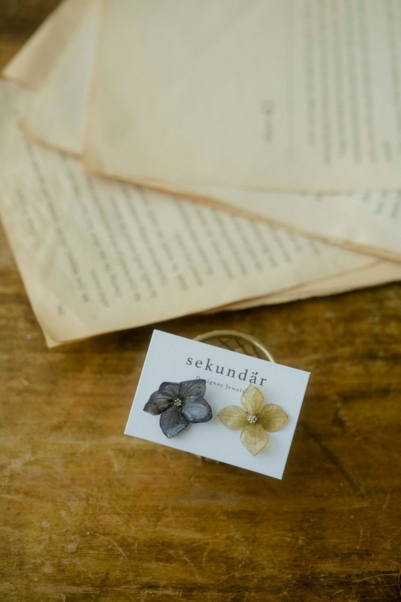 Real Flower- Ophelia Earrings - Earrings & Clip-ons - Plants & Flowers Khaki