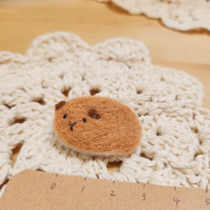 Guinea pig wool felt pin - เข็มกลัด/พิน - ขนแกะ 