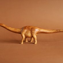 木製の手彫り恐竜ステゴサウルス、恐竜の置物 - ショップ