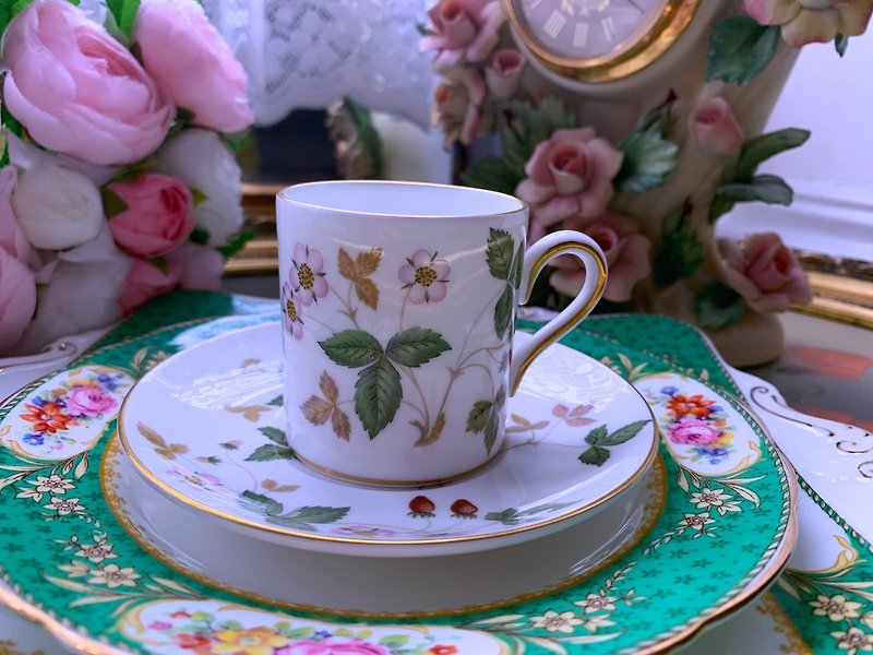 英國骨瓷皇家御用wedgwood Wild Strawberry 野草莓咖啡杯 庫存品 - 杯子 - 瓷 多色