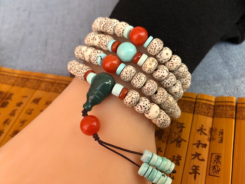 Raw Turquoise Star Moon Beads Bracelets (108 Capsules) - สร้อยข้อมือ - ไม้ ขาว