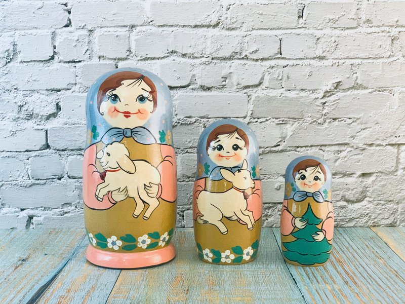 Russian Matryoshka Babushka, Wooden nesting dolls (17cm) - ของวางตกแต่ง - ไม้ 