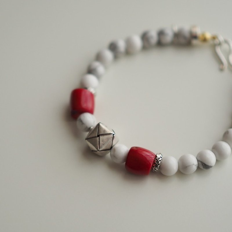 Bracelet手鏈: The Olinda East Bracelet - BU017 - 紅珊瑚，白松石，大理石紋，925，純銀，泰國手工銀，手工編織銀，純銀繩結，限量手工，禮物，中性，男生，情侶 - 手鍊/手環 - 寶石 白色