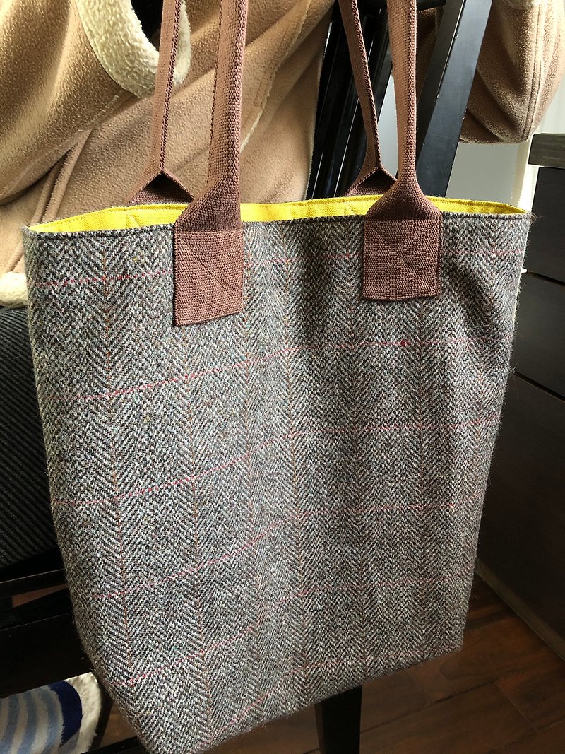 Winter warm brown retro large plaid wool tote shoulder bag - กระเป๋าแมสเซนเจอร์ - ขนแกะ สีนำ้ตาล
