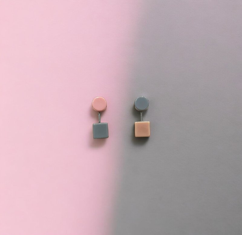 柔和對比交錯設計耳環 - 耳環/耳夾/耳骨夾 - 塑膠 粉紅色