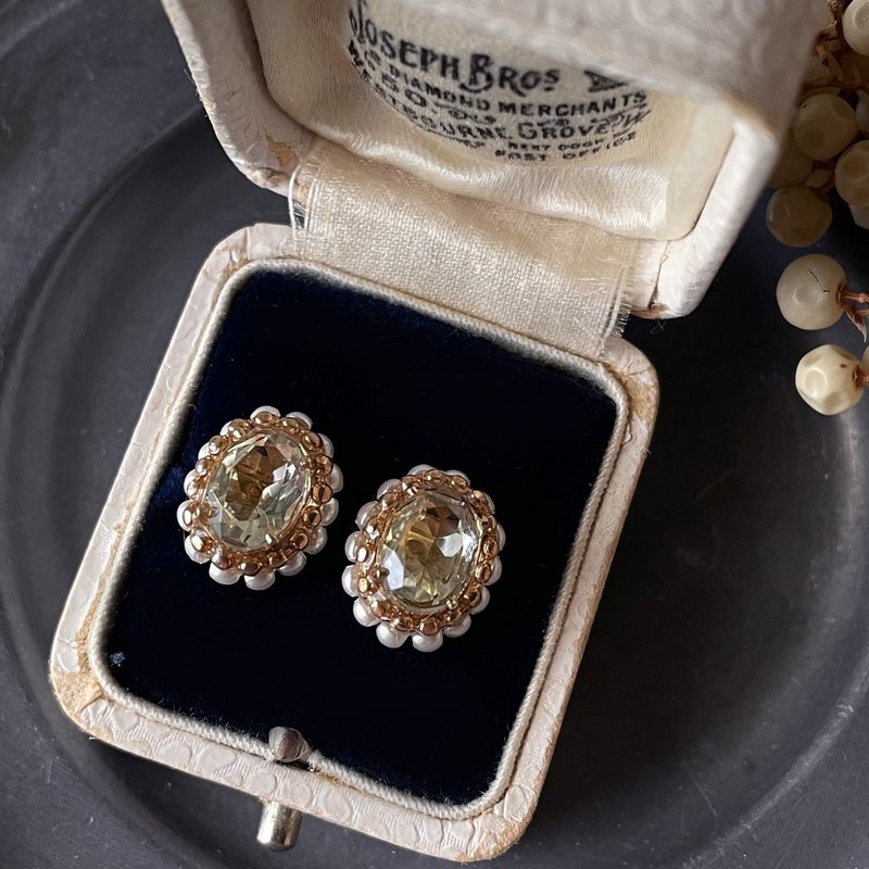 14kgf Gemstone quality green amethyst and vintage pearl oval earrings OR brass pain-resistant Clip-On/February birthstone - ต่างหู - เครื่องเพชรพลอย สีเขียว