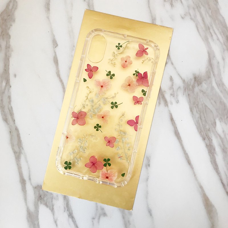Pressed flower Phonecase Handmade with real flower  - เคส/ซองมือถือ - พืช/ดอกไม้ สีแดง