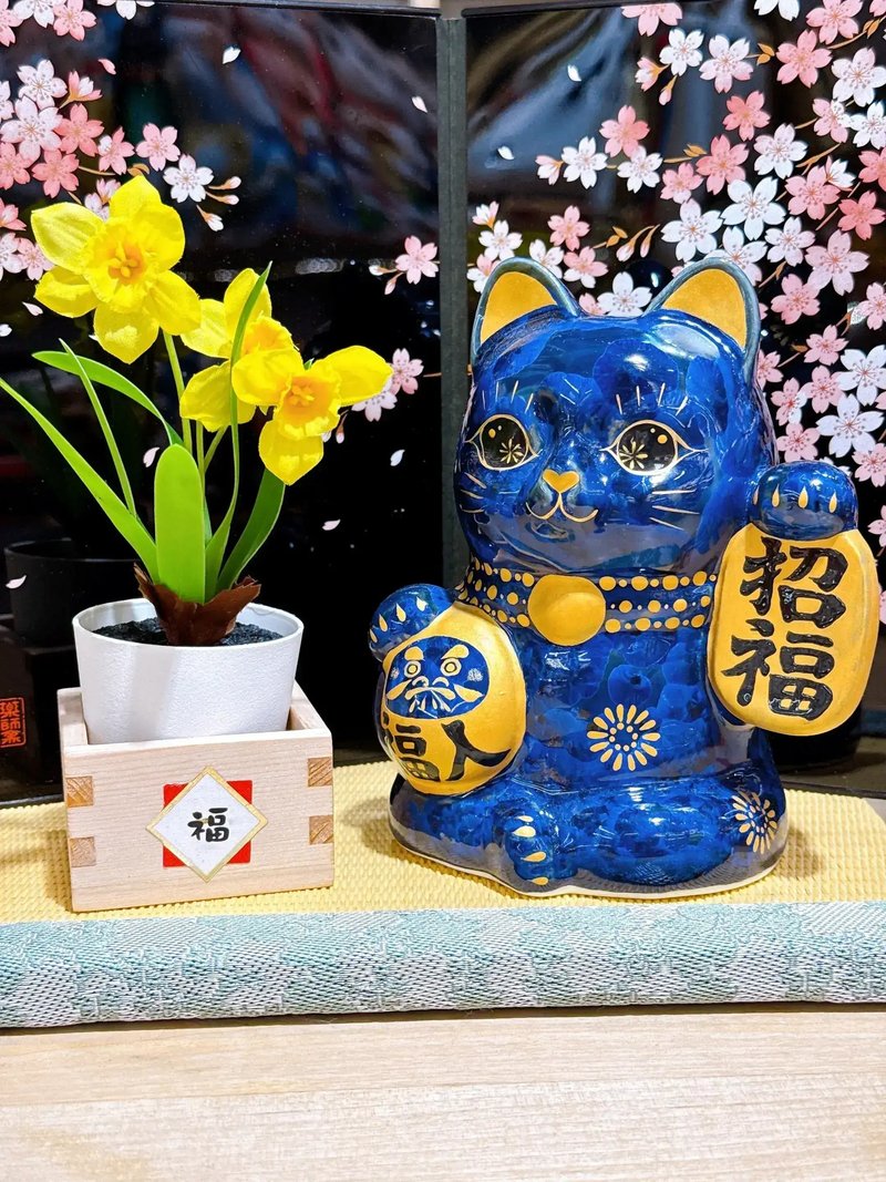 【青墨招福】日本清水燒招財貓 | 達摩花結晶 - 青墨招福 - 擺飾/家飾品 - 瓷 藍色