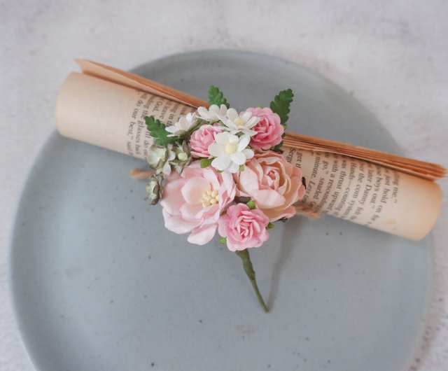 Wedding flower wrist corsage sunflower, yellow, floral bracelet - Shop  petalsdesignstudio Corsages - Pinkoi