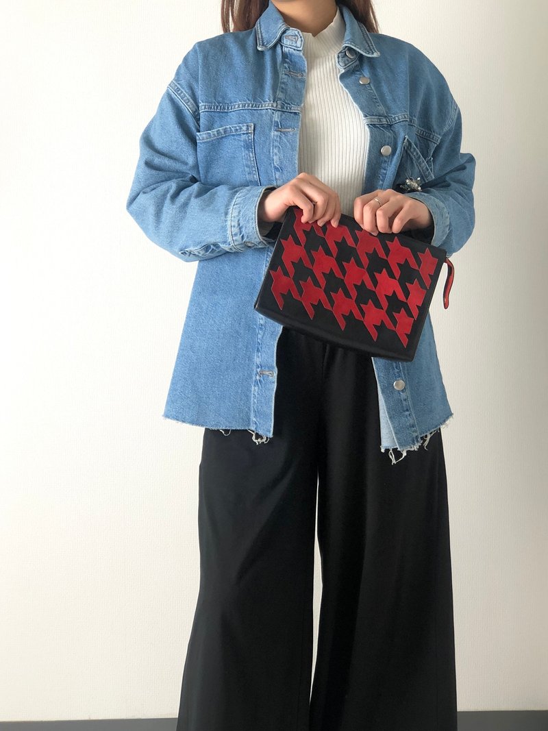 【 日本直送　名牌中古包 】CELINE セリーヌ ハウンドトゥース 凱旋門チャーム レザー クラッチバッグ ブラック vintage znyz77 - 手拿包 - 真皮 黑色