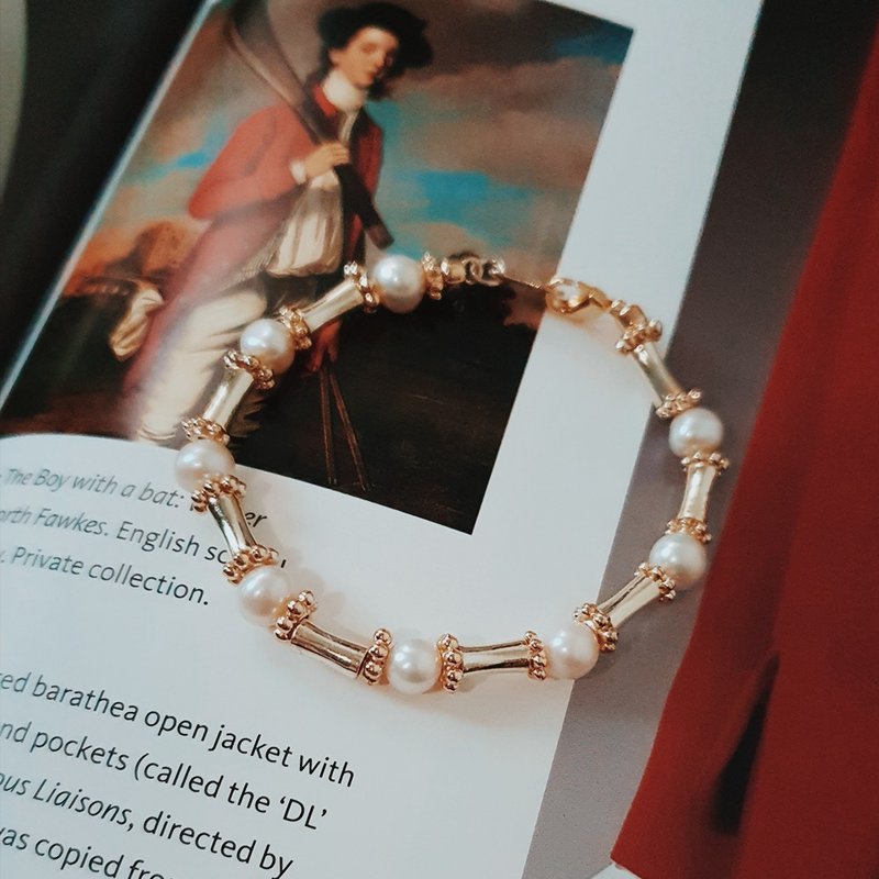 Bracelet | Courtly Pearls Court Pearls - Bracelets - Other Materials White