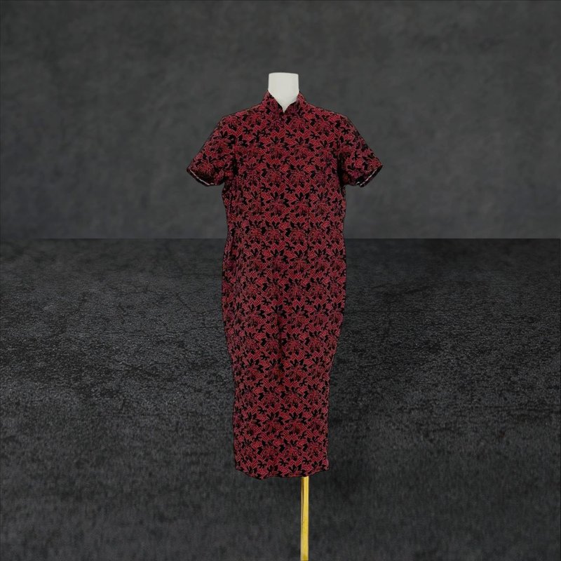 二手 黑紅配色 刺繡 細毛絨 微閃耀 古董訂製 短袖 旗袍 PF510 - 旗袍/改良式旗袍 - 聚酯纖維 紅色