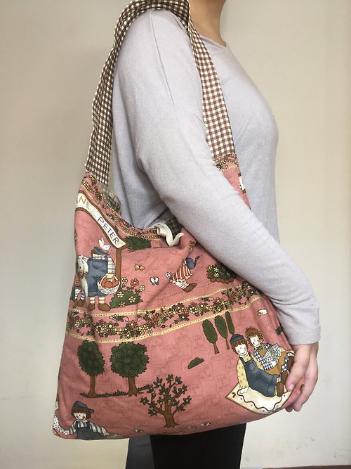 KITTENRUN My-Mom-Made large reversible hobo shoulder bag with overall Jane & Peter graphic
