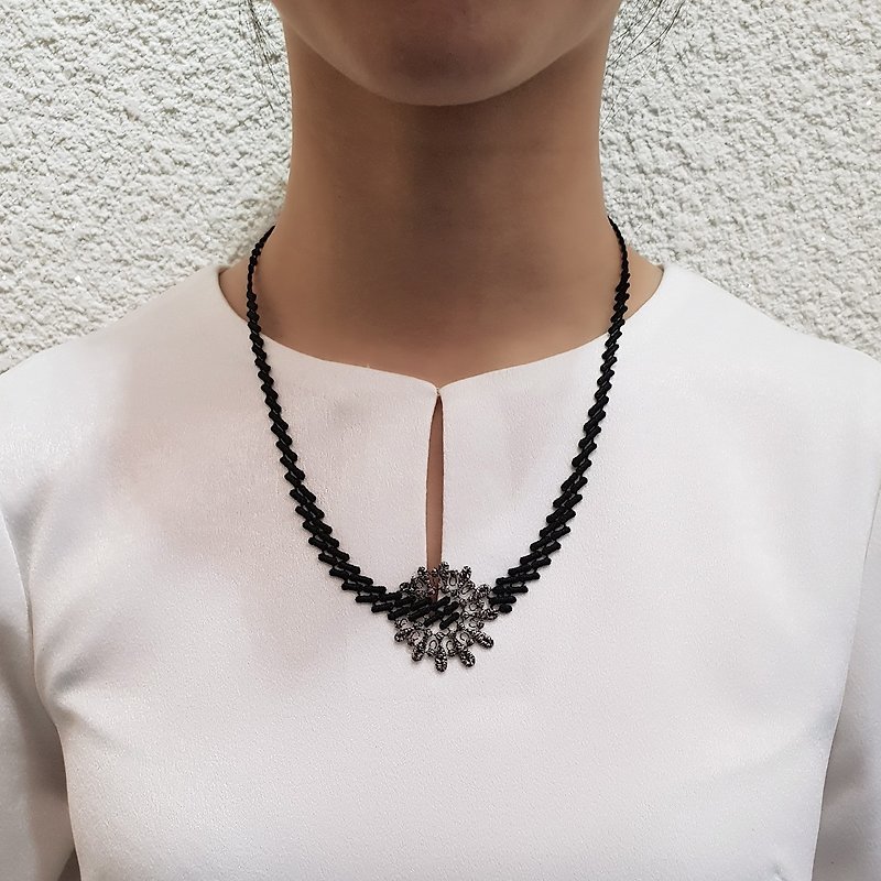 Sparkling splash embroidery necklace - Necklaces - Thread Black