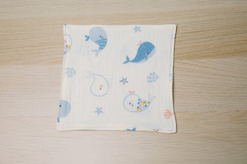 淺藍鯨魚 正方形手帕/幼兒園手帕夾/兒童手帕/口水巾/手作手帕 - 圍兜/口水巾 - 棉．麻 藍色