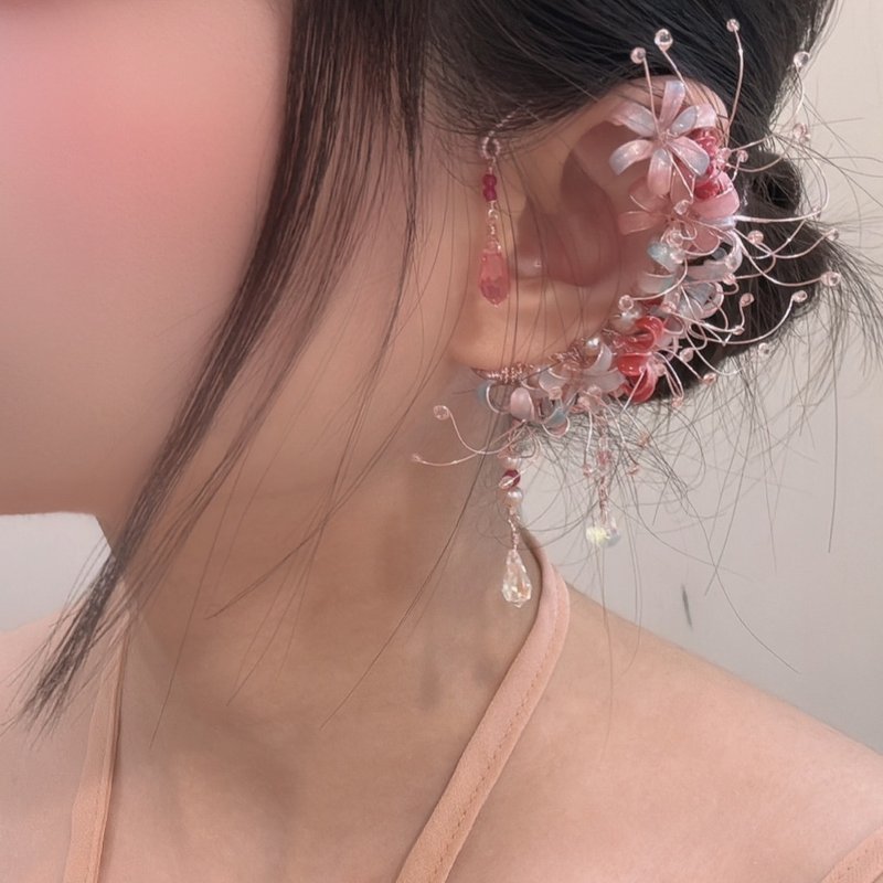 彼岸花耳掛式耳環 撞色療癒系耳飾 ear hook / ear cuffing - 耳環/耳夾/耳骨夾 - 樹脂 多色