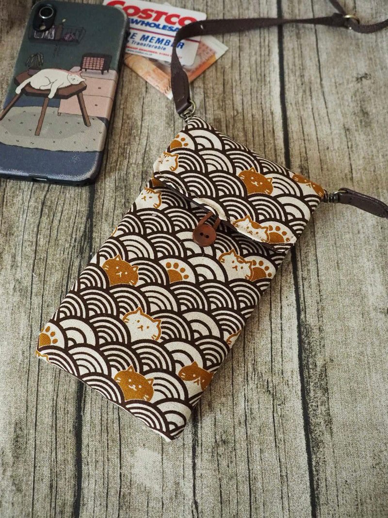 Handmade Phone case with Adjustable strap, Japanese vintage pattern - กระเป๋าแมสเซนเจอร์ - ผ้าฝ้าย/ผ้าลินิน สีนำ้ตาล