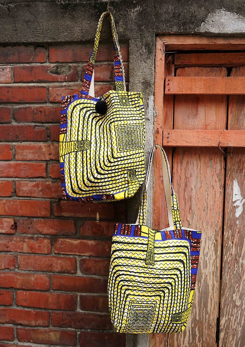 Handmade-summer printed African cloth flower big plush ball tote side bag - กระเป๋าแมสเซนเจอร์ - ผ้าฝ้าย/ผ้าลินิน สีเขียว