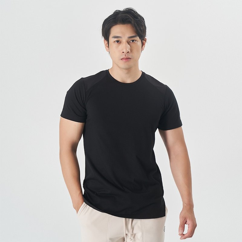 【GLADE.】Eyelet mesh splicing breathable short-sleeved men's top (black) - Men's Sportswear Tops - Polyester Black