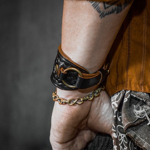 HEYOU Art&Craft Department Tooled Leather Cuff 籃紋皮革手環