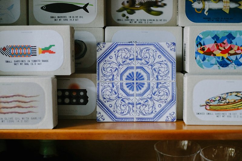 Portuguese tile coaster l M-1 l Re-engraved design after shooting the tile pattern in Lisbon - Coasters - Pottery 